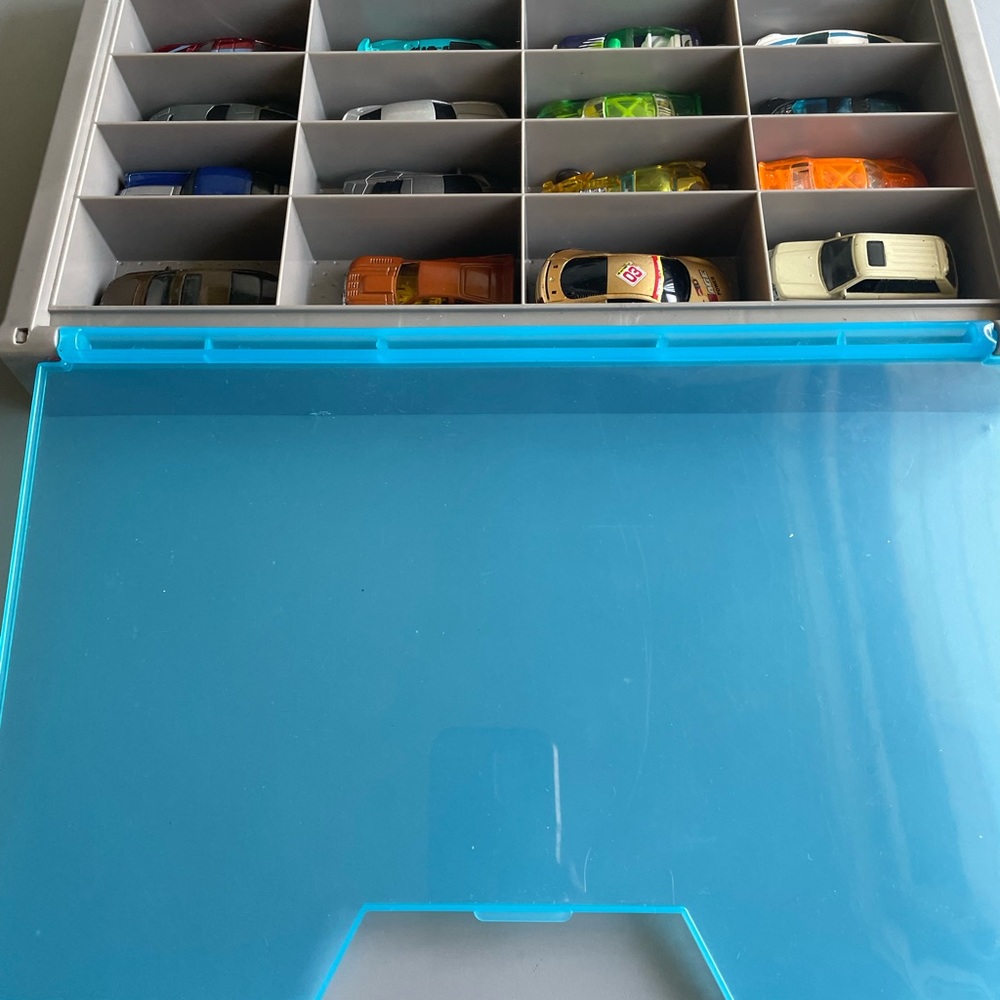GUC Hot Wheels Collector Case + 16 Die-cast Cars - Picture 2 of 5